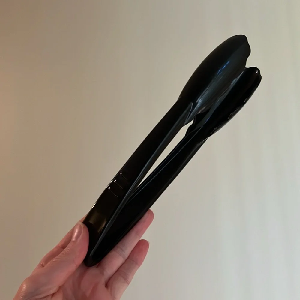 💝10/$10💝 Black Plastic Serving Tong, Fineline item 3390